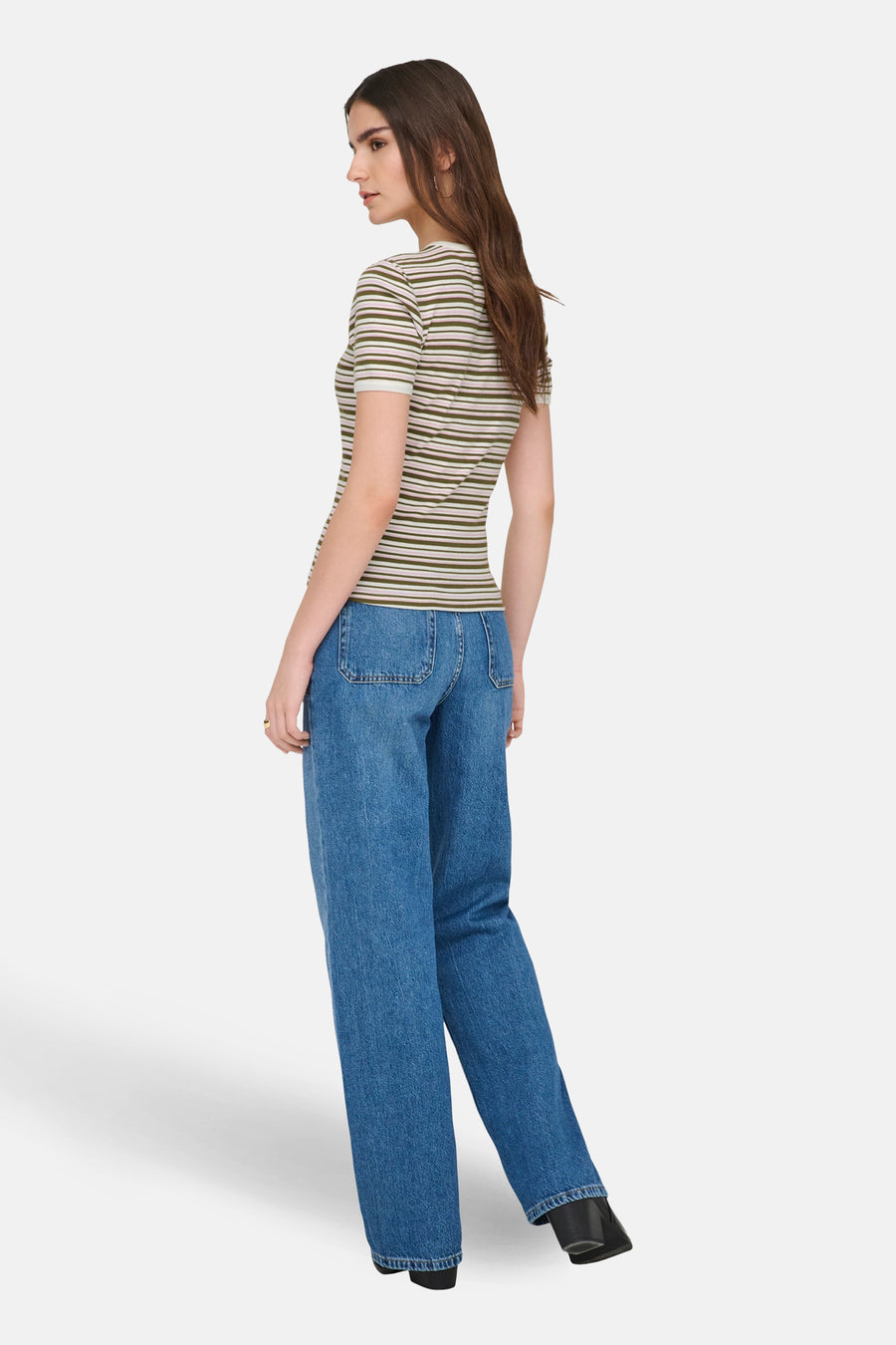 Multikleurig T-shirt met korte mouwen van JDY, gestreept en gedragen met een wijde blauwe jeans.