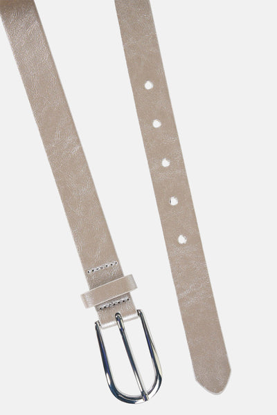 Ceinture argentée de ONLY®, avec boucle métallique brillante et détails de couture visibles.