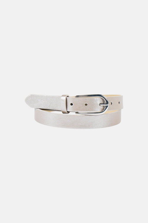 Ceinture argentée de ONLY, avec une boucle en métal argenté et des perforations régulières.