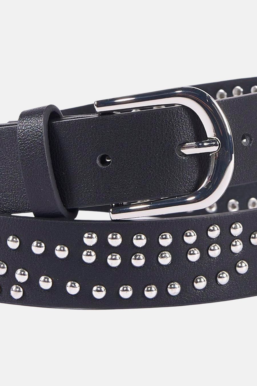 Ceinture noire de ONLY, ornée de clous métalliques ronds et d'une boucle argentée.