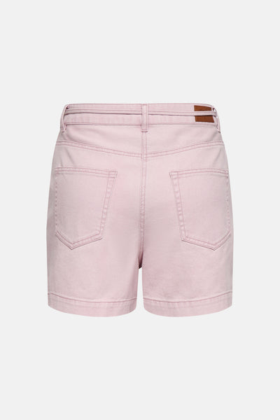 Short rose en denim by ONLY, vue arrière avec passants de ceinture et poches plaquées.
