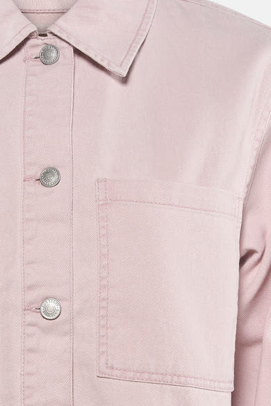 Veste en jean rose de ONLY® avec boutons métalliques, un col et une poche poitrine.