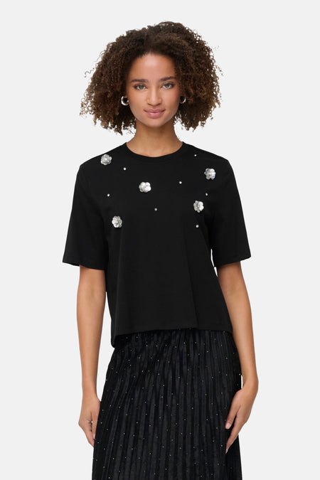 Zwart T-shirt met korte mouwen van ONLY versierd met zilveren bloemendessins en kleine strasssteentjes.