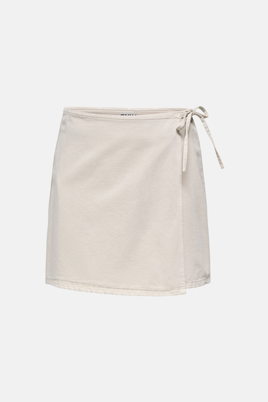 Korte beige rok van ONLY, wikkeleffect en aan de zijkant gestrikt.