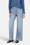Jeans larges en denim bleu clair de ONLY, avec taille haute à cordon et ourlets retroussés.