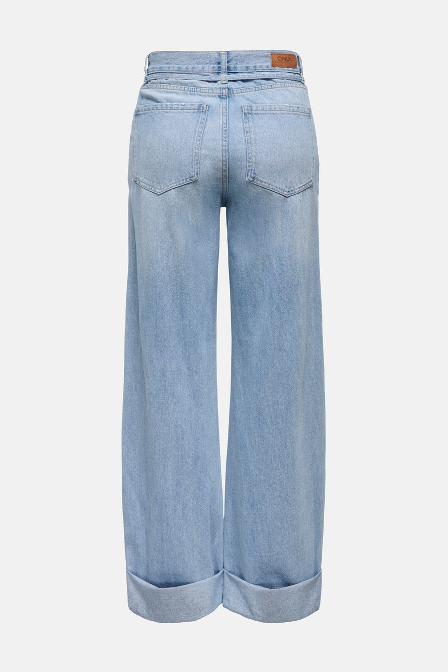 Jean large en denim bleu clair de Only, avec ourlets retroussés et poches arrière visibles.