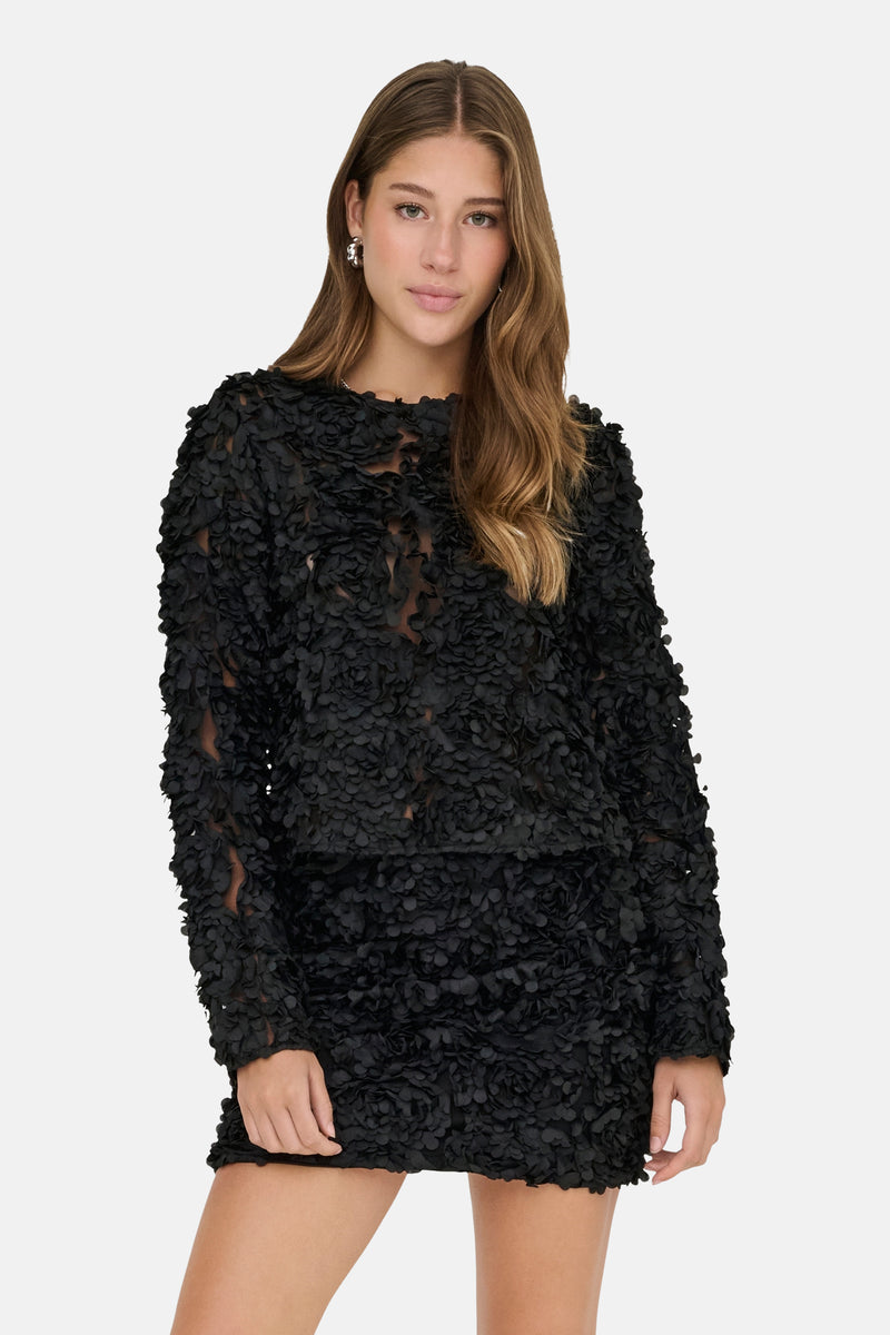 Zwarte blouse met lange mouwen van ONLY, met reliëfbloemenpatronen en een delicate textuur.