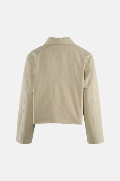 Veste courte verte de JDY, vue de dos, coupe carrée avec col chemise et manches longues.