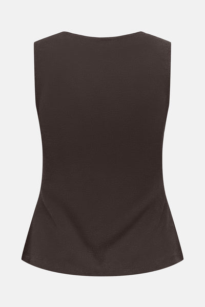 Gilet marron de ONLY, coupe péplum élégante, avec une texture subtile visible de dos.