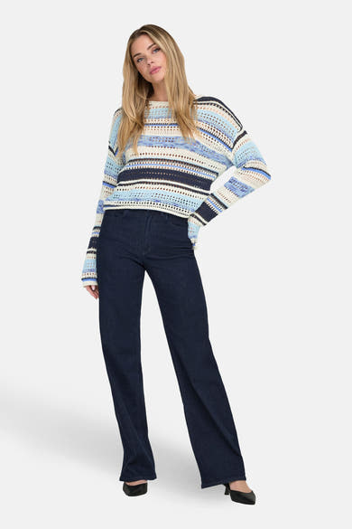 Pull multicolore par ONLY, avec rayures horizontales et manches longues.
