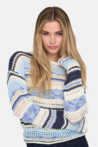 Pull multicolore de ONLY®, avec un motif rayé et une texture ajourée.