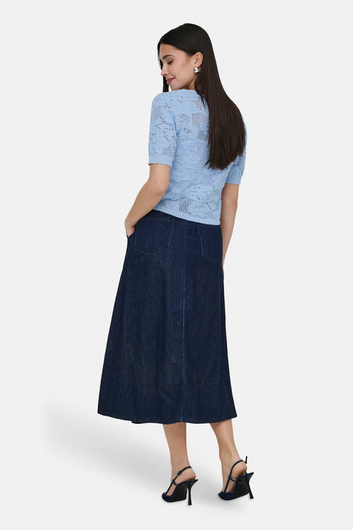 Gilet bleu tricoté de ONLY, avec des manches courtes et des détails ajourés.