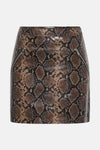 Korte bruine rok met slangenleereffect, van ONLY, met een glanzende textuur en een gedetailleerd reptielenpatroon.