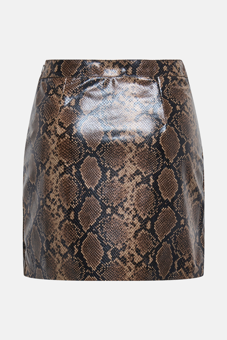 Jupe courte marron effet peau de serpent, de ONLY, avec une texture brillante et un motif reptile détaillé.
