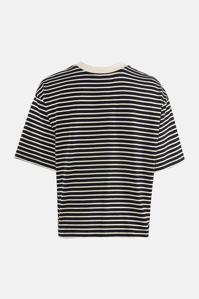 T-shirt à manches courtes multicolore de JDY, rayé horizontalement en noir et blanc, avec un col rond couleur crème.