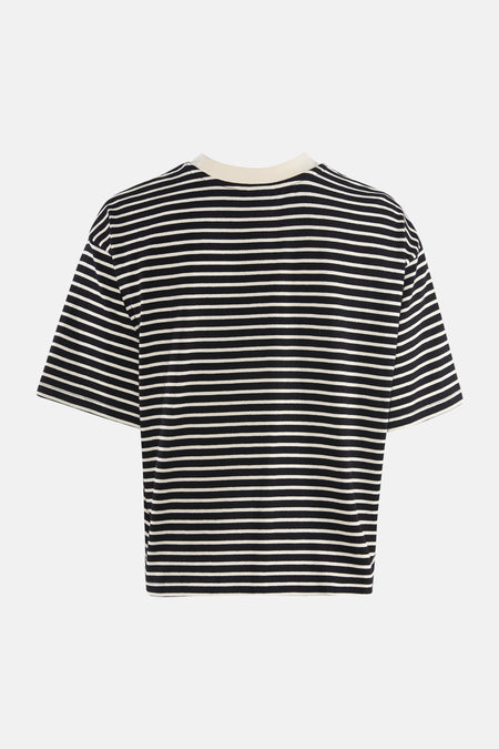 T-shirt à manches courtes multicolore de JDY, rayé horizontalement en noir et blanc, avec un col rond couleur crème.