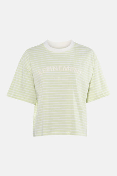 T-shirt à manches courtes vert à rayures par JDY, avec un col rond blanc et un lettrage brodé.
