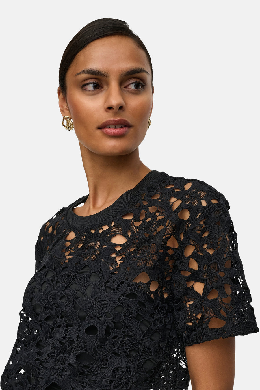 T-shirt noir uni à manches courtes de JDY, en dentelle florale délicate.