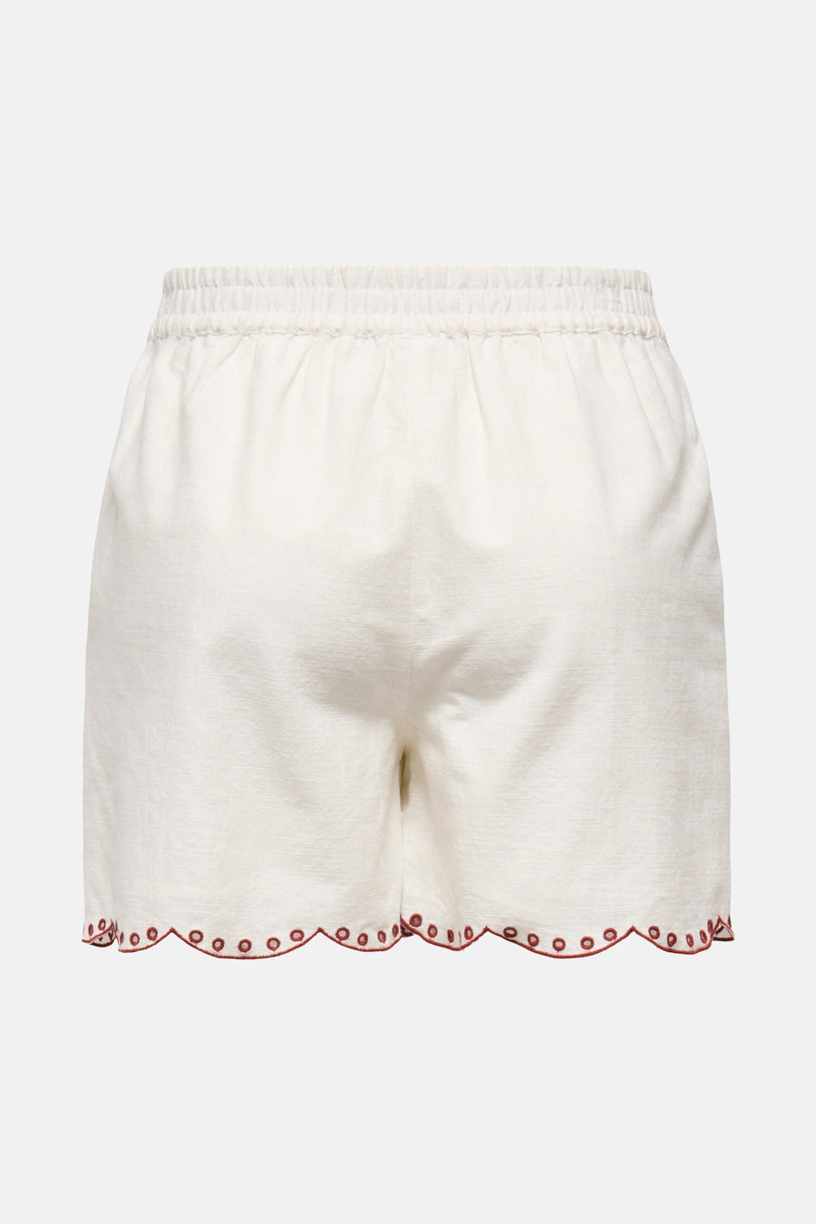Short blanc de JDY avec taille élastique et bordure festonnée rouge.
