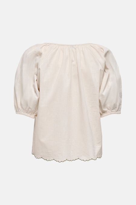 T-shirt écru à manches courtes de JDY, avec un ourlet festonné et des manches bouffantes.

