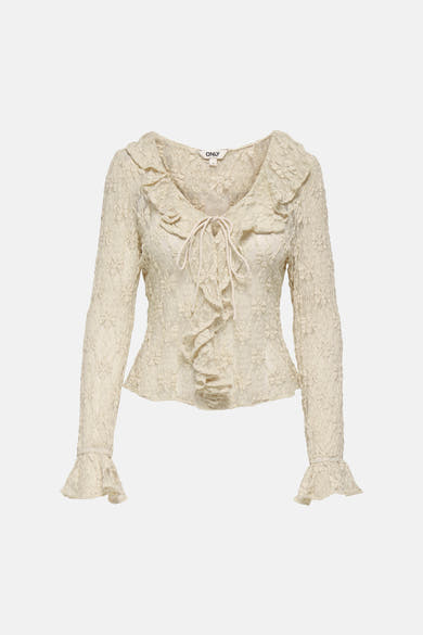 Blouse écrue de la marque ONLY® en dentelle fleurie avec col volanté, lien à nouer et manches longues évasées.