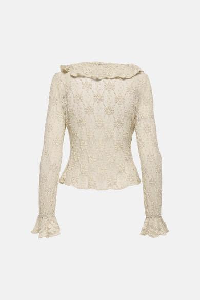 Blouse écru à manches longues de ONLY® en dentelle avec motifs fleuris, col et poignets volantés, vue de dos.