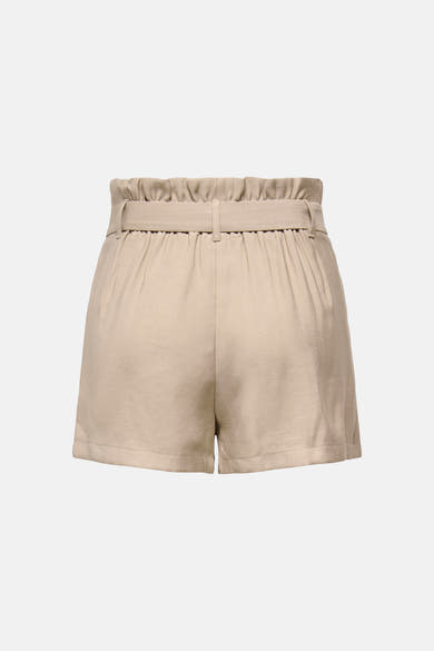 Short beige de ONLY® avec taille haute froncée, ceinture assortie et vue de dos.