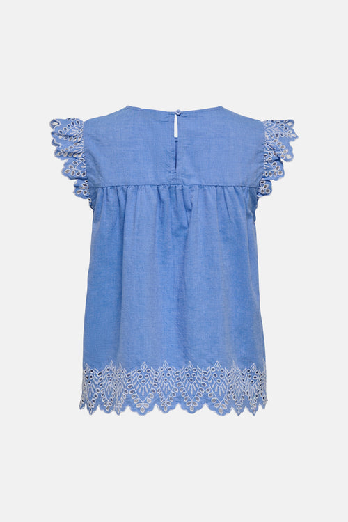 Blouse bleue sans manches de ONLY, avec détails brodés à volants et fermeture à bouton.
