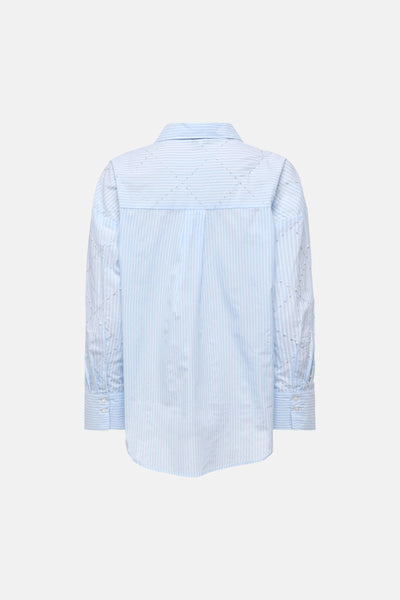 Chemise à manches longues bleue de ONLY®, à rayures blanches et motif losange brodé au dos.