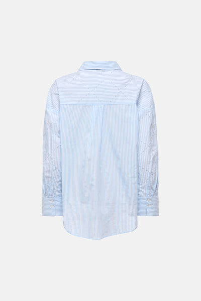 Chemise à manches longues bleu de ONLY®, avec rayures et détails brodés formant un motif en losange.