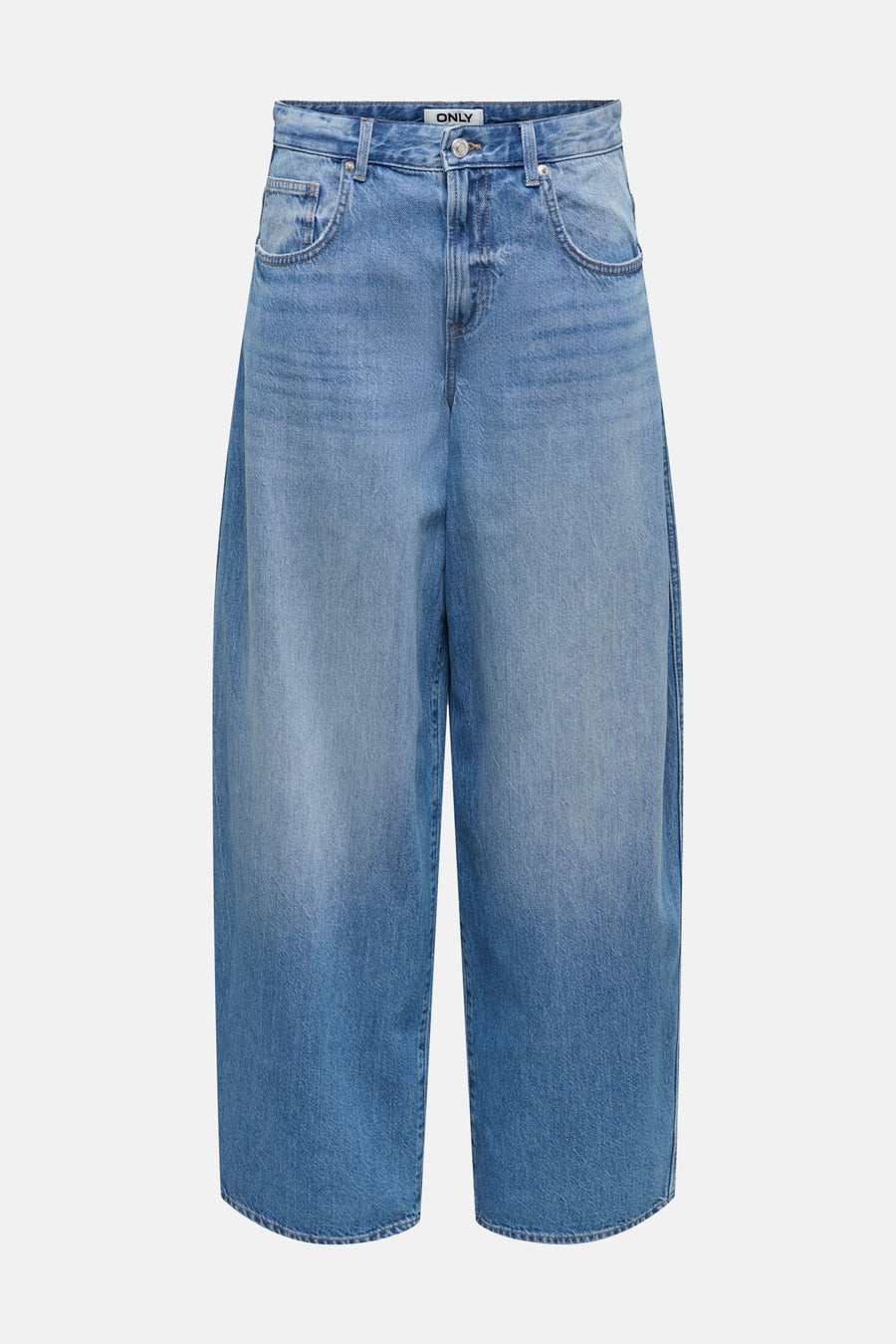Jean denim bleu clair par ONLY, coupe large, jambe cropped et taille haute.