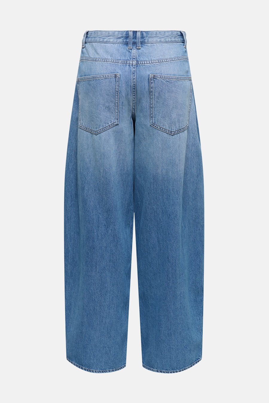 Jeans bleu clair de ONLY®, coupe ample, avec des poches arrière visibles.