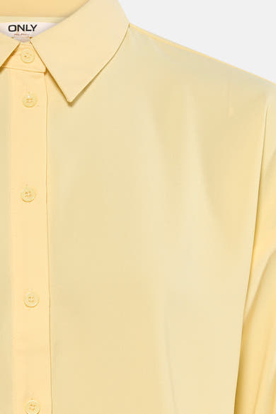 Chemise jaune à manches longues de ONLY, avec une patte de boutonnage et un col classique.