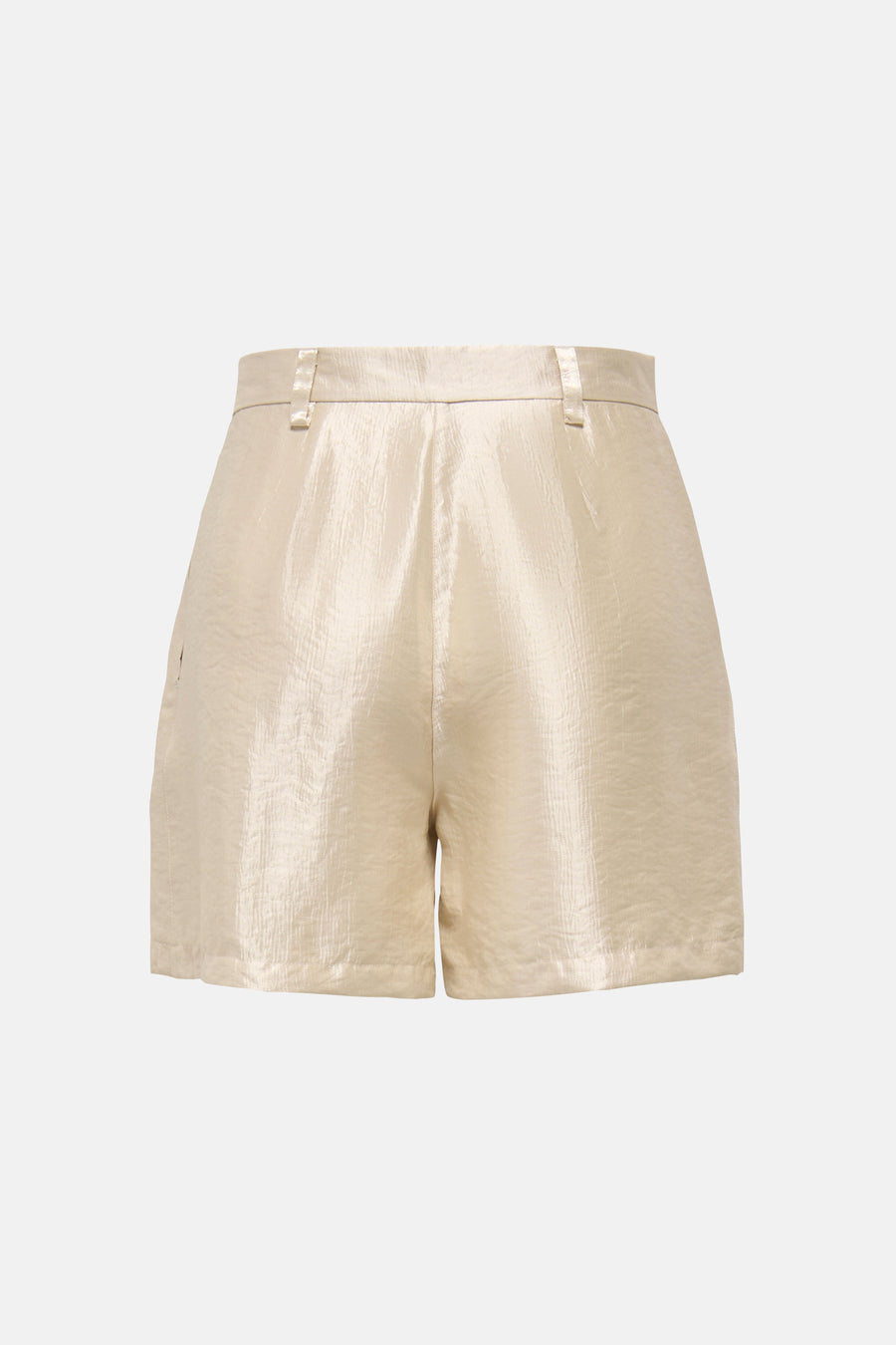 Short doré de ONLY® en tissu brillant à l'aspect froissé, vue de dos.