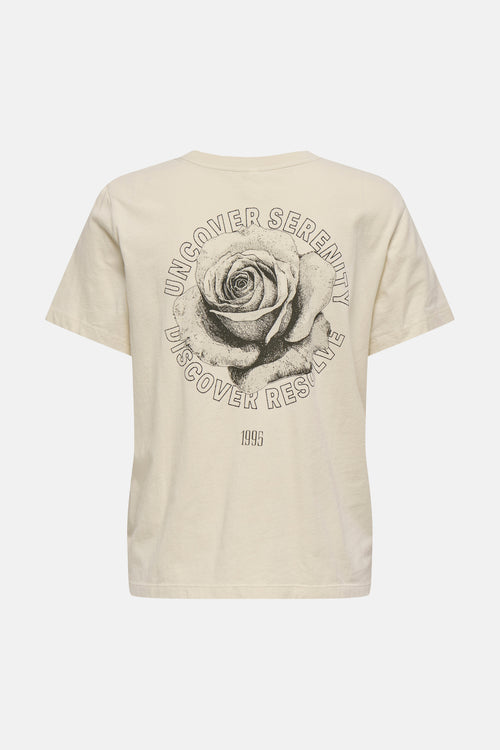 T-shirt beige à manches courtes de ONLY, avec un imprimé de rose et l'inscription "1995" au dos.