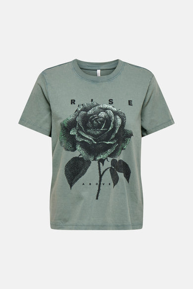 T-shirt vert de ONLY, imprimé d'une rose noire avec le texte "Rise Above".