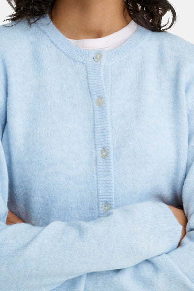 Lichtblauwe gebreide cardigan van ONLY, met zichtbare knopen en een ronde hals.