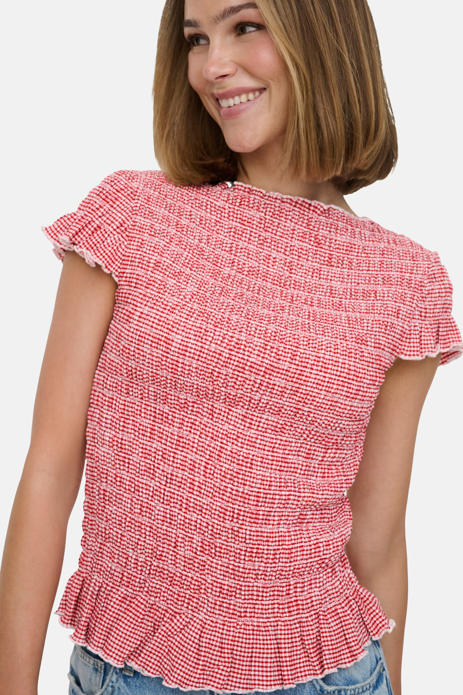 T-shirt rouge à carreaux en smocks de ONLY, avec manches courtes à volants.