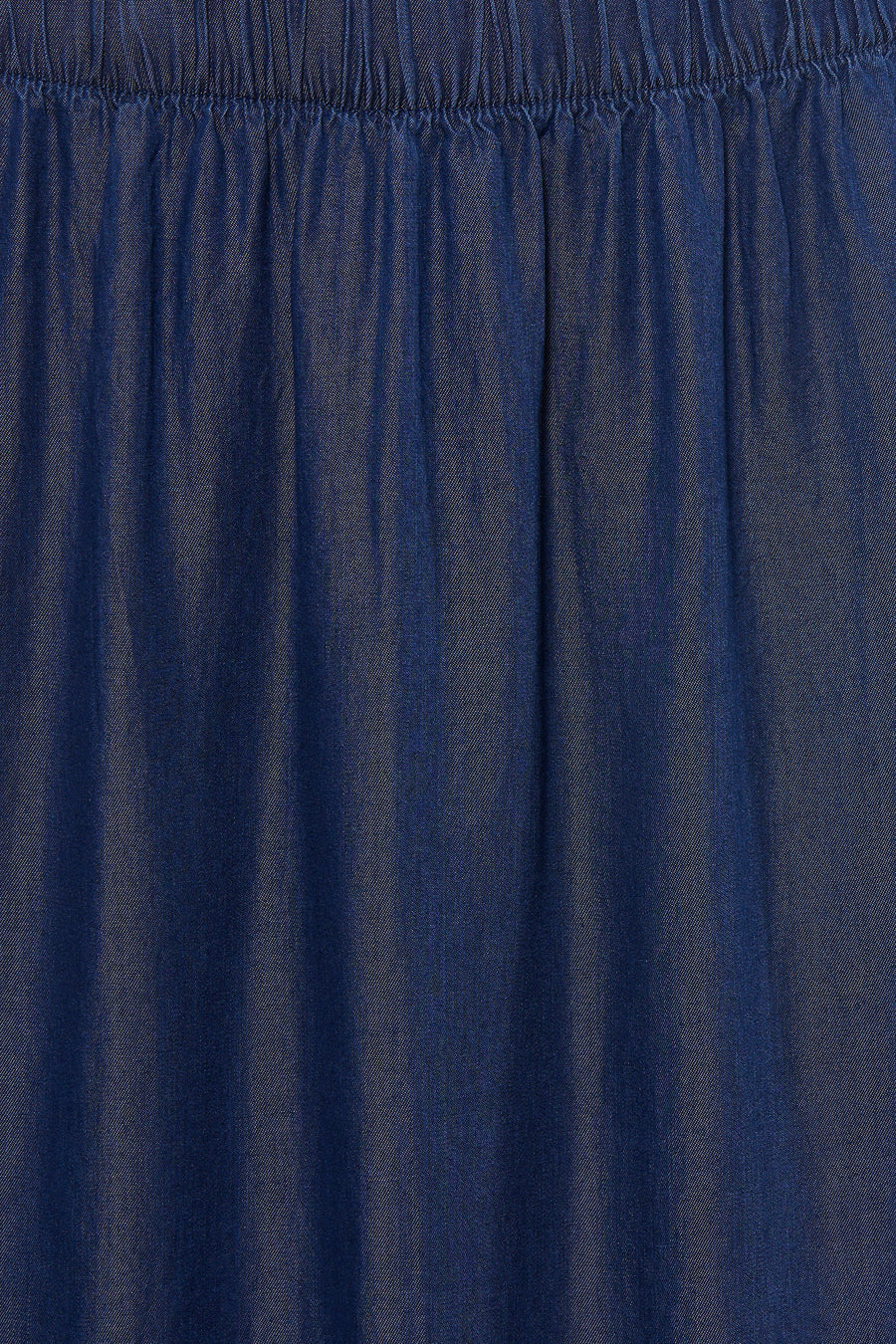 Lange donkerblauwe spijkerrok van JDY, met elastische tailleband en geplooide textuur.