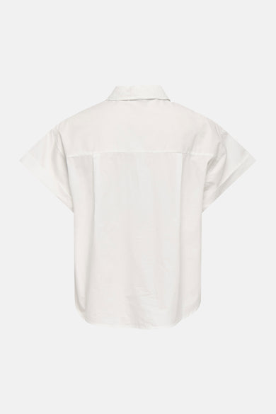 Chemise blanche à manches courtes de ONLY®, vue de dos avec un empiècement.
