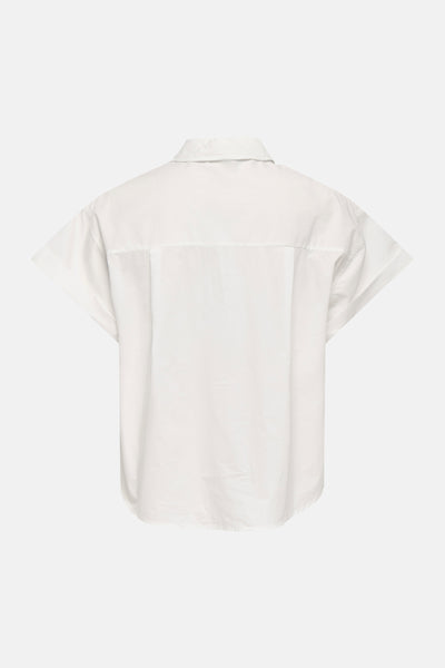 Chemise blanche à manches courtes de ONLY®, vue de dos avec un empiècement.