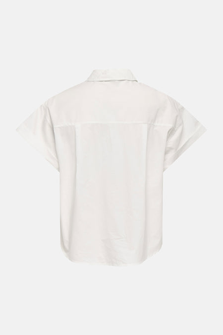 Chemise blanche à manches courtes de ONLY®, vue de dos avec un empiècement.