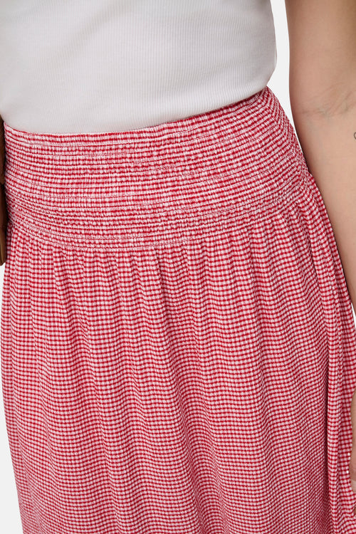 Jupe longue rouge de ONLY® à carreaux vichy, avec taille froncée élastique.