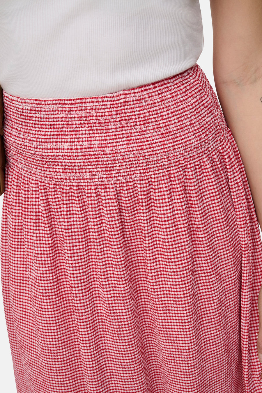 Rode lange rok van ONLY® met vichyruit, met elastische gerimpelde taille.