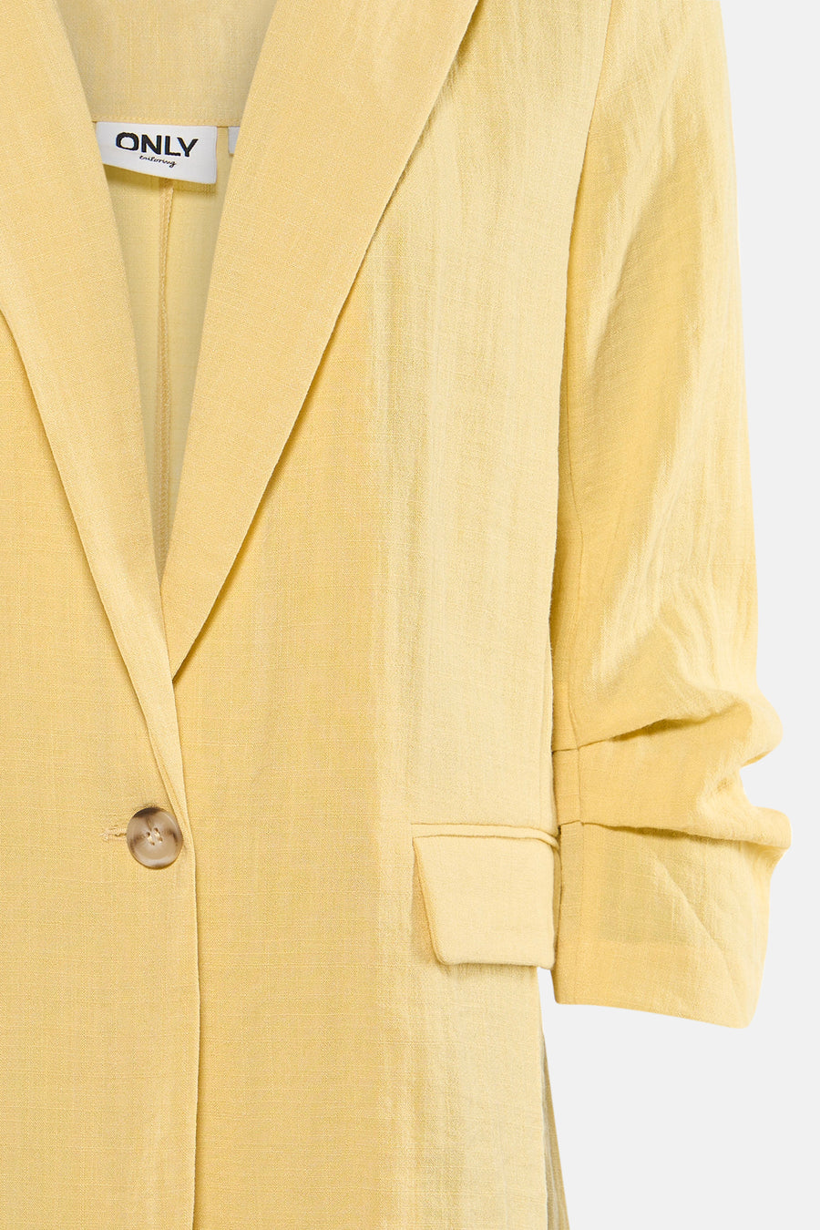 Blazer jaune clair de ONLY® en tissu texturé, avec col cranté, un bouton, manches froncées et une poche à rabat.