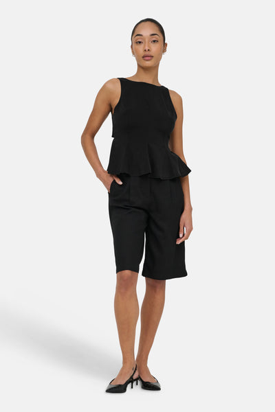 Zwart mouwloos topje van ONLY® met boothals en peplumzoom.