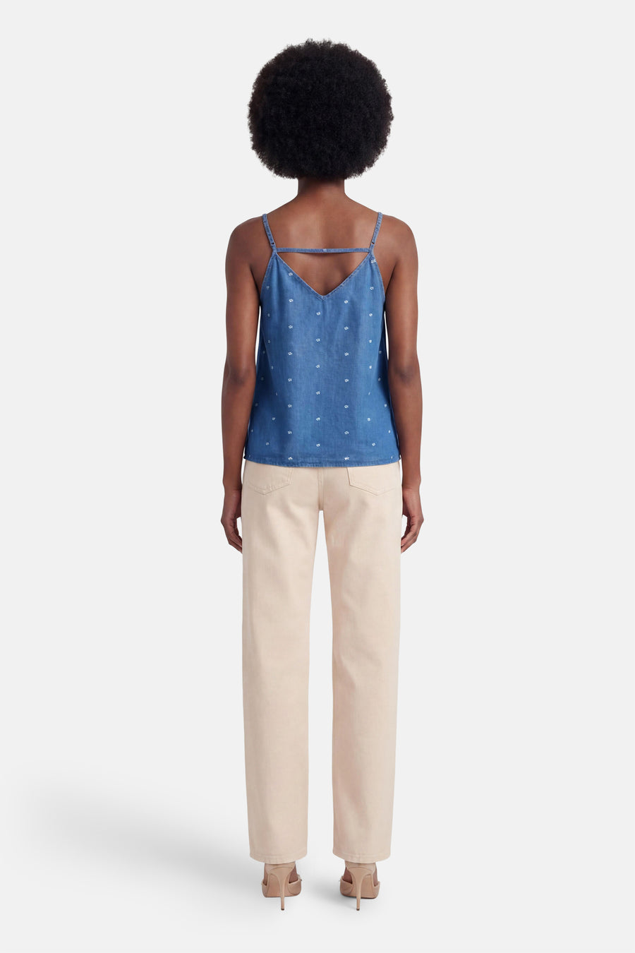 Débardeur en denim bleu moyen de ONLY avec motif floral blanc, vue de dos.