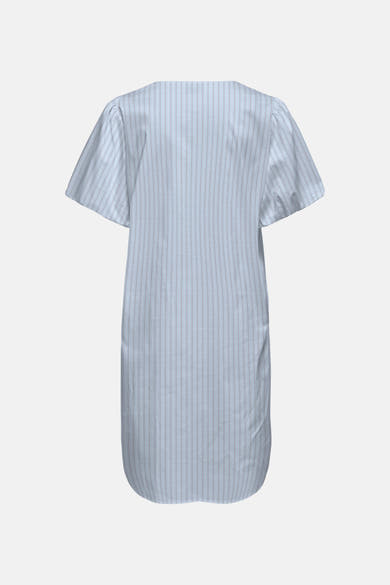 Robe bleue à rayures verticales de JDY, vue de dos, avec manches courtes bouffantes et ourlet incurvé.