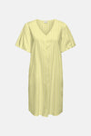Robe jaune de JDY avec motif rayé, col en V et manches courtes.