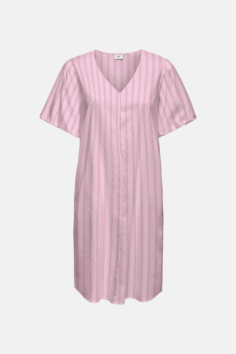 Robe rose de JDY à col en V, manches courtes et rayures verticales roses et noires.